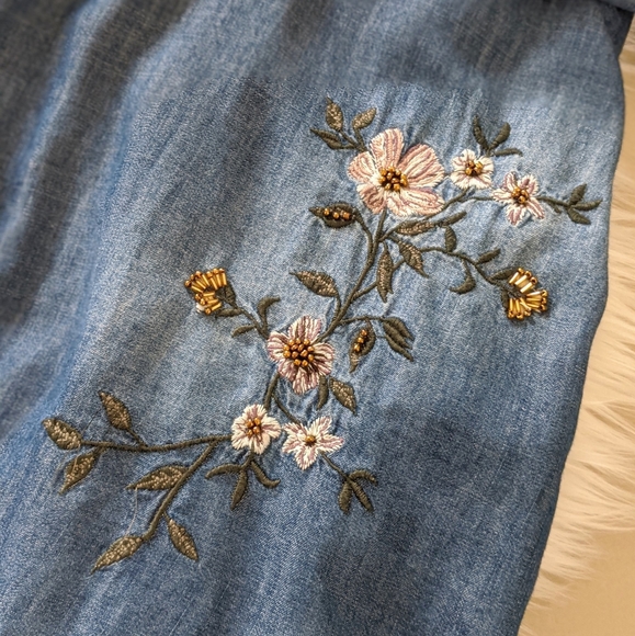 Vintage America Embroidered Chambray Top NWT - Picture 4 of 7